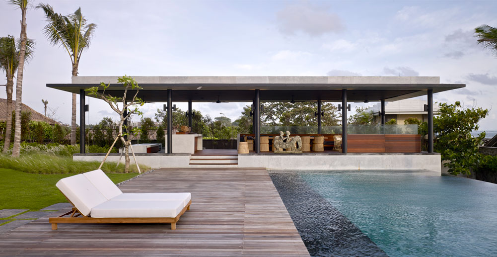 Arnalaya Beach House - Relaxing pool bale